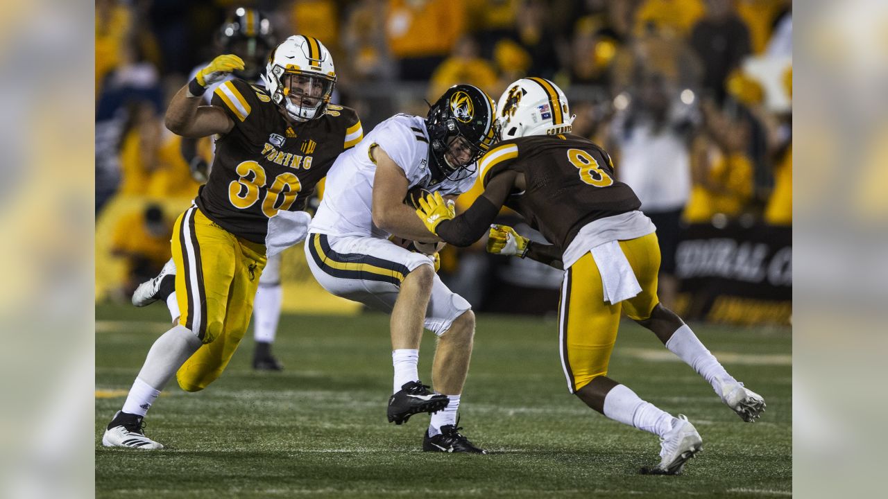 Former Wyoming linebacker Logan Wilson racks up 17 tackles in