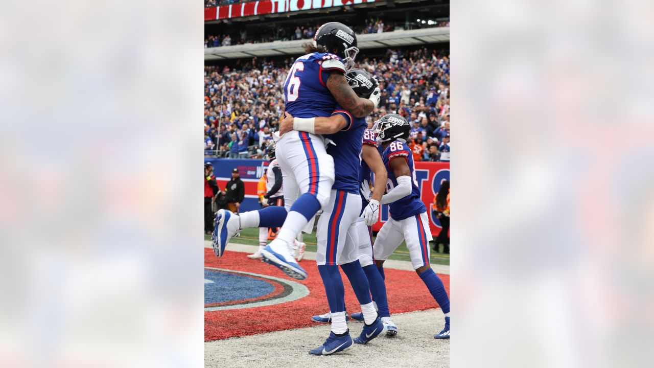 Watch: Former Oregon State Beavers' star Isaiah Hodgins scores game-tying  TD during N.Y. Giants' historic comeback win 