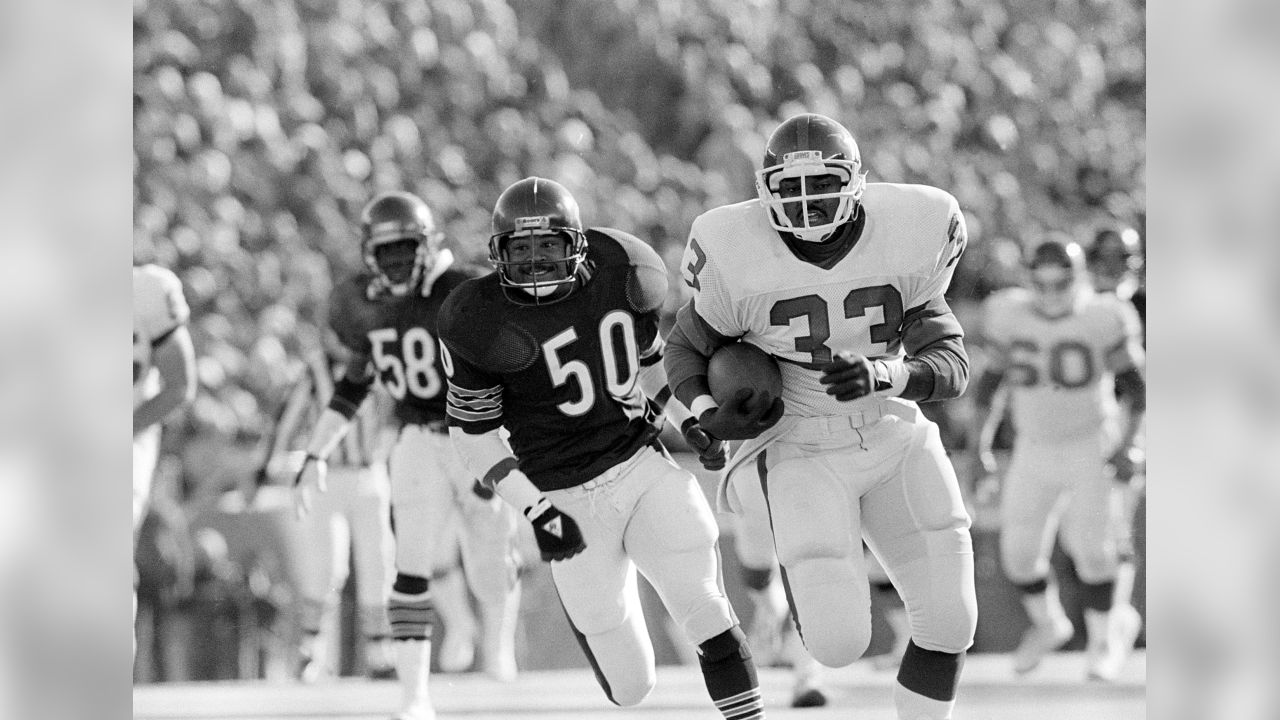 Bears vs Giants Sidebar, 2: Singletary eyes the ball, 1986 : r/CHIBears