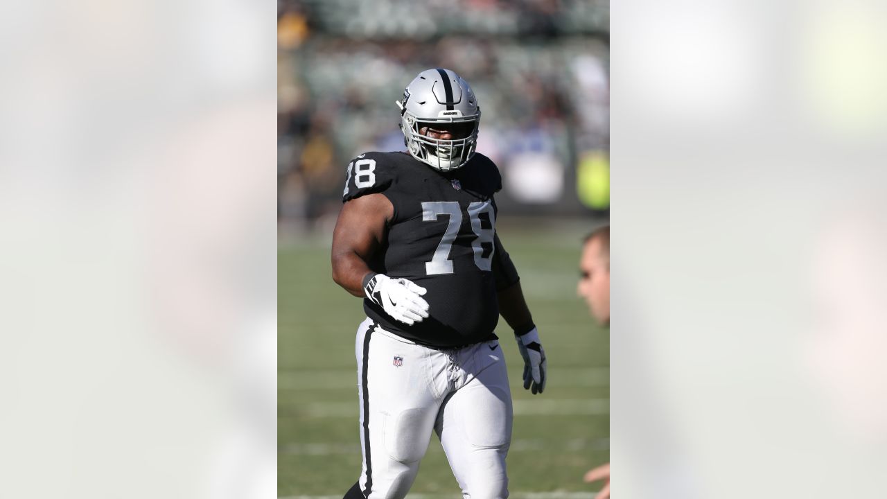 New York Giants defensive tackle Justin Ellis stands on the field