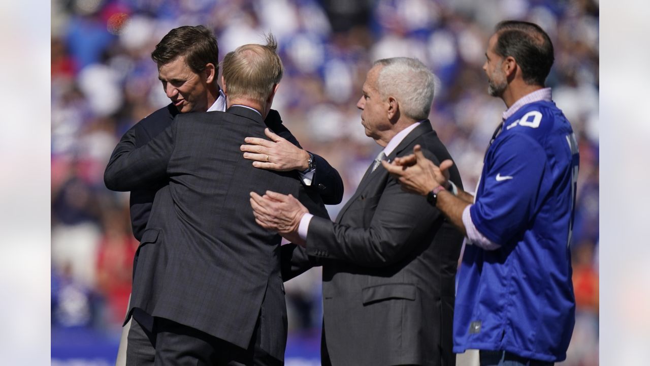 Tom Brady, Bill Belichick congratulate Eli Manning on Monday Night