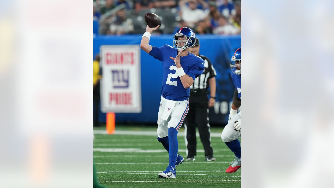 New York Giants tight end Kyle Rudolph (80) looks on against the Carolina  Panthers during an NFL football game, Sunday, Oct. 24, 2021, in East  Rutherford, N.J. (AP Photo/Adam Hunger Stock Photo - Alamy