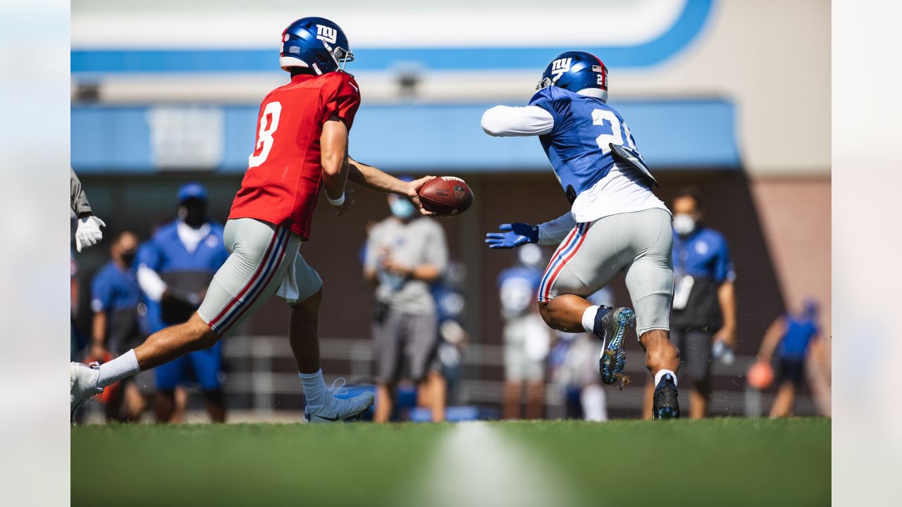 Rookie Darnay Holmes highlights Giants' intrasquad scrimmage at