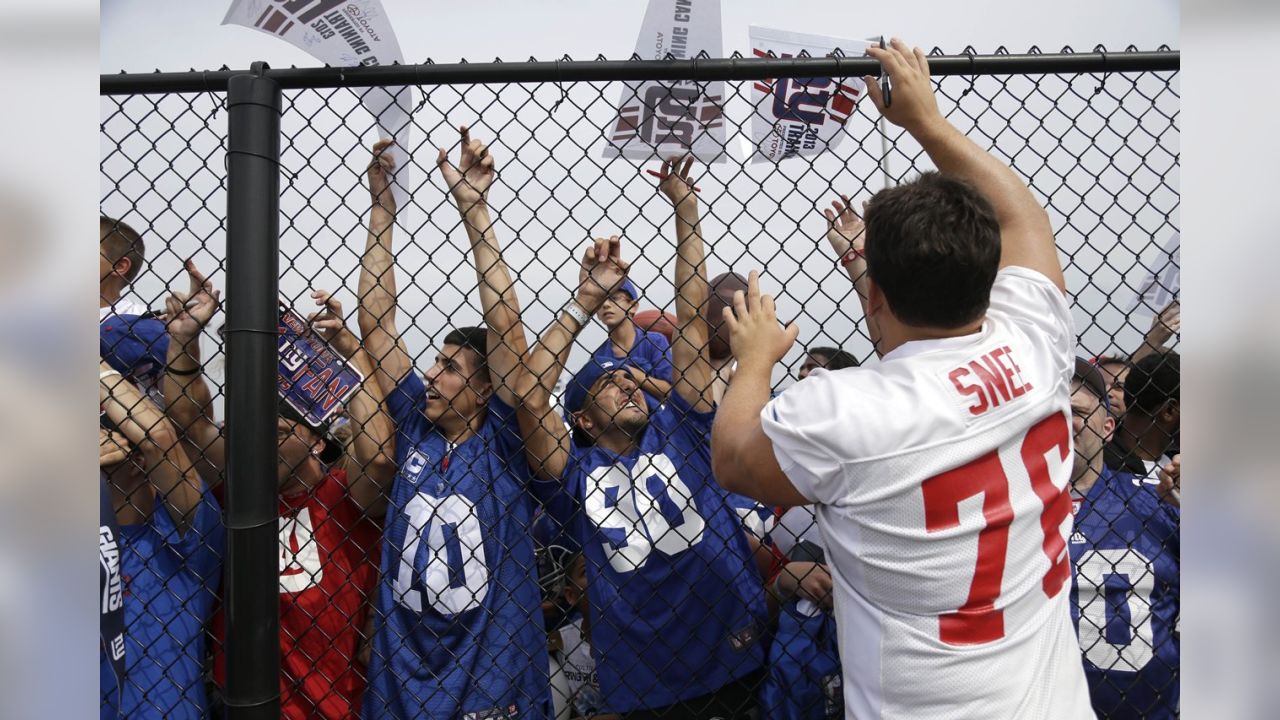 05 September 2012: New York Giants guard Chris Snee (76) during a