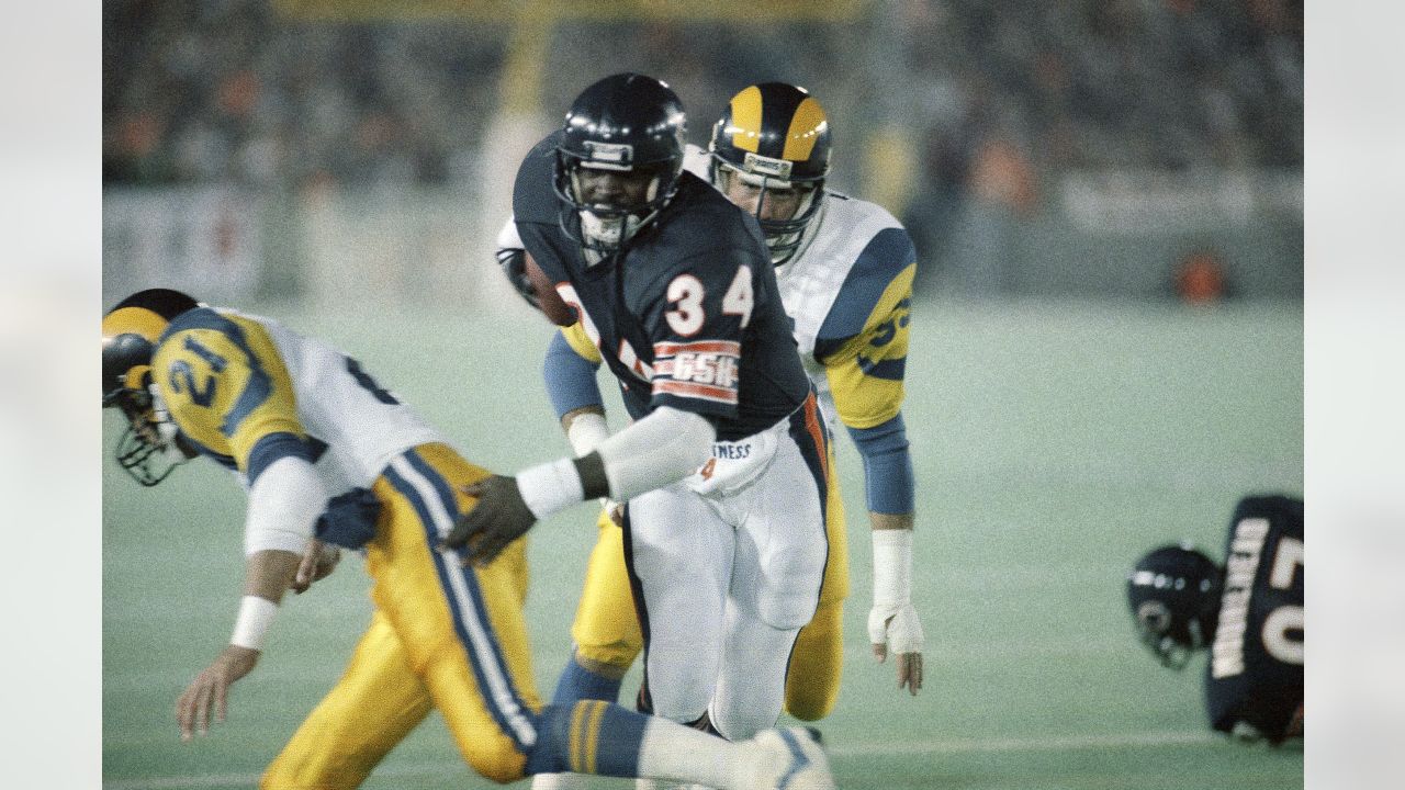 Walter Payton Uniform and bust - Picture of Pro Football Hall of