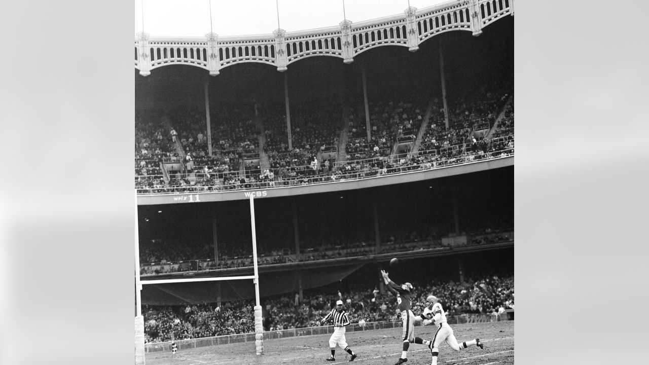 Tom's Old Days on X: “Old Days”Jim Brown follows Gene Hickerson in a 1963  Browns-Giants game at Yankee Stadium.#NFL #NYG #Browns ⁠ ⁠ #Cleveland #NYC  #1960s  / X