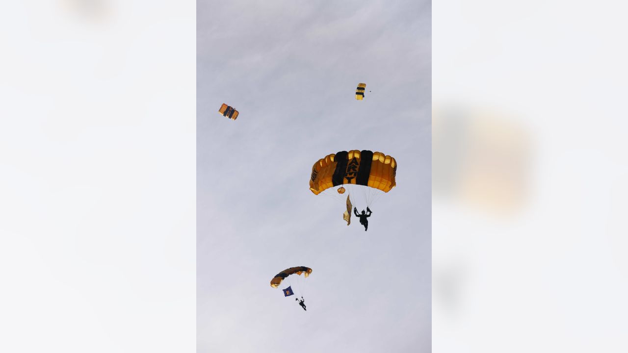 DVIDS - Images - Service members participate in Chicago Bears Salute to  Service game [Image 18 of 34]