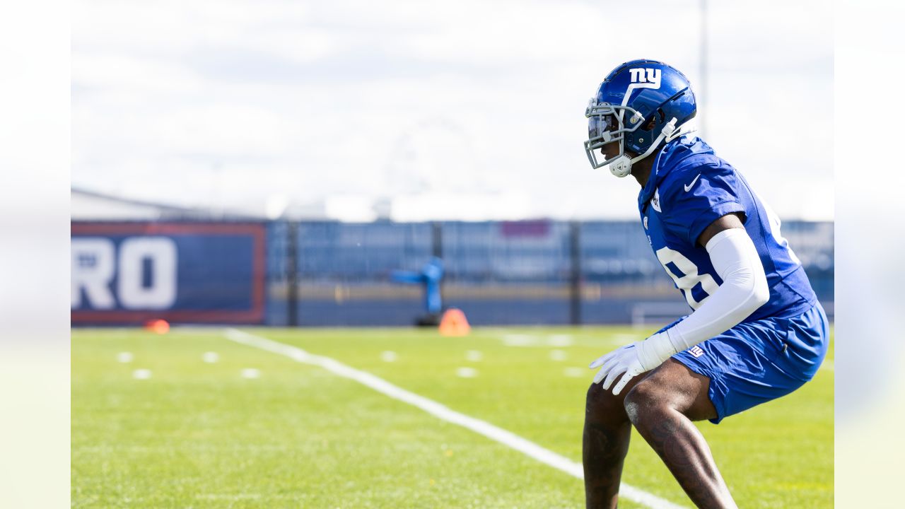 New York Giants cornerback Fabian Moreau (37) defends against the