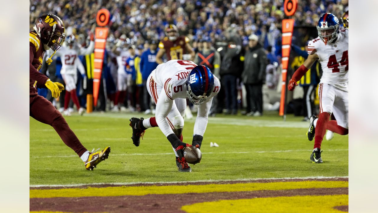 Watch: Former Oregon State Beavers' star Isaiah Hodgins scores game-tying  TD during N.Y. Giants' historic comeback win 