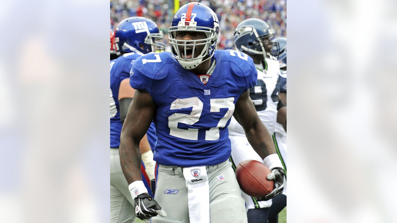 Former Giants linebacker Antonio Pierce criticizes Tiki Barber in