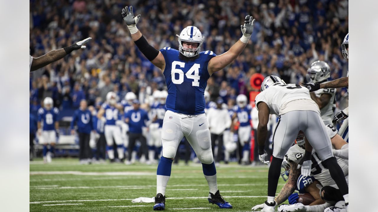 New York Giants guard Mark Glowinski (64) blocks against the