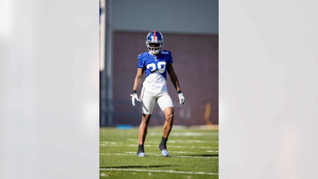 New York Giants cornerback Fabian Moreau (37) defends against the