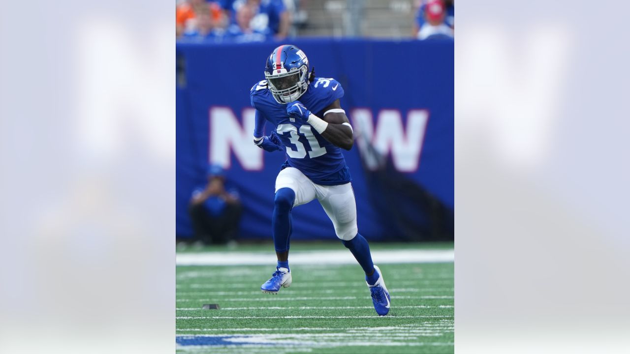 New York Giants tight end Kyle Rudolph (80) warms up before an NFL football  game against the Miami Dolphins, Sunday, Dec. 5, 2021, in Miami Gardens,  Fla. (AP Photo/Lynne Sladky Stock Photo - Alamy