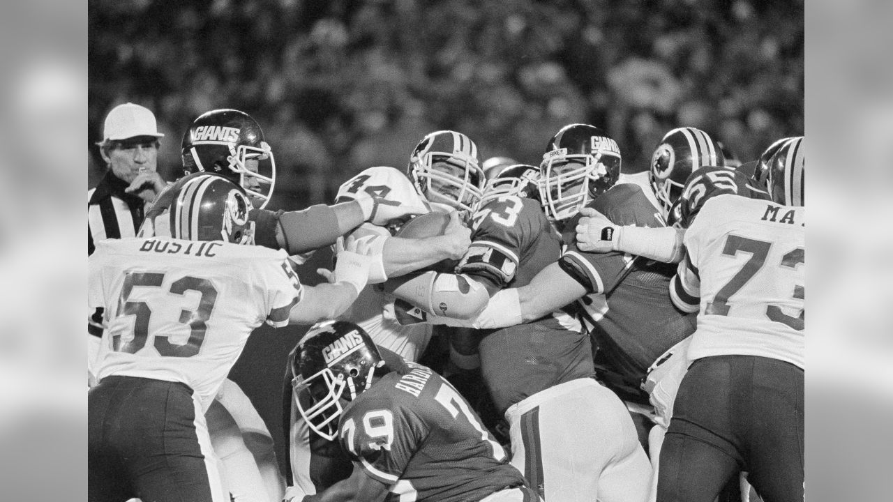 File:Redskins vs Giants line of scrimmage throwbacks.jpg - Wikipedia