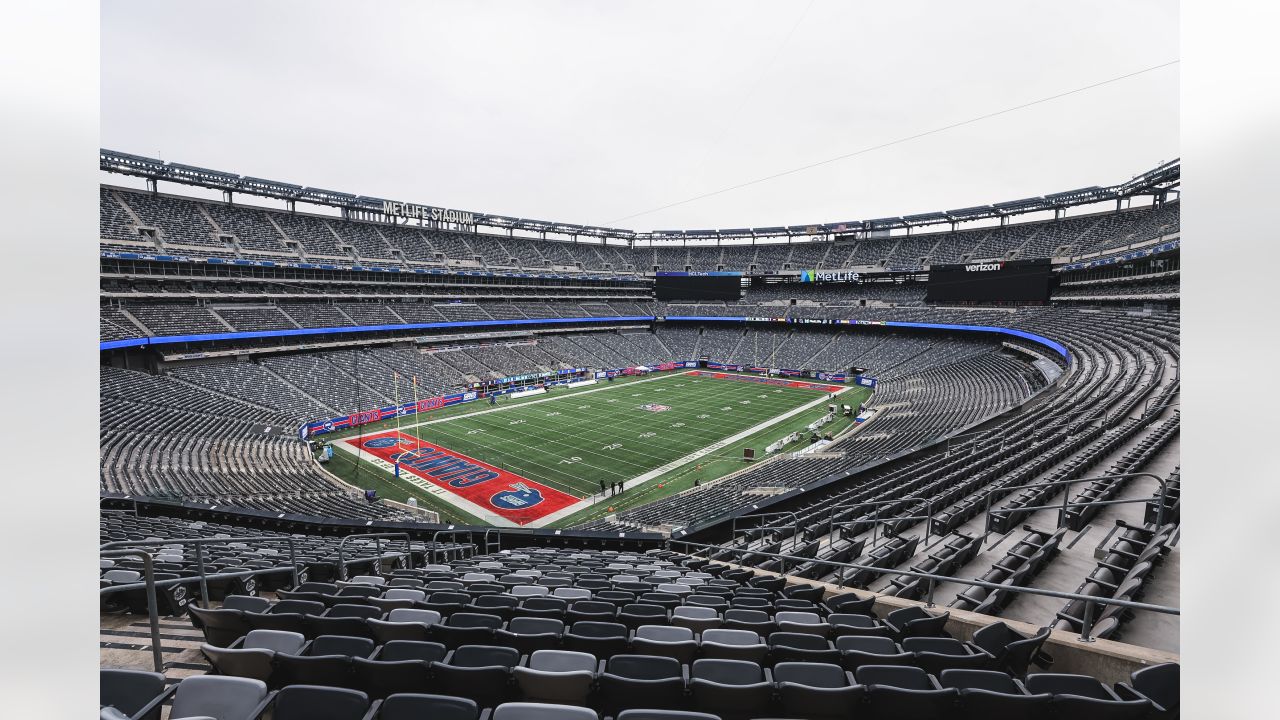 \ud83d\udcf8 Giants retrofit MetLife Stadium for Legacy Game