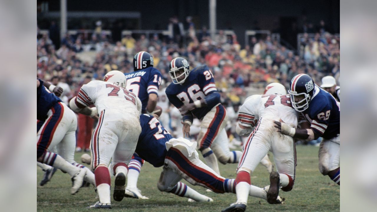 1975 Cardinals at Giants  Giants football, Ny giants football, Football  pictures