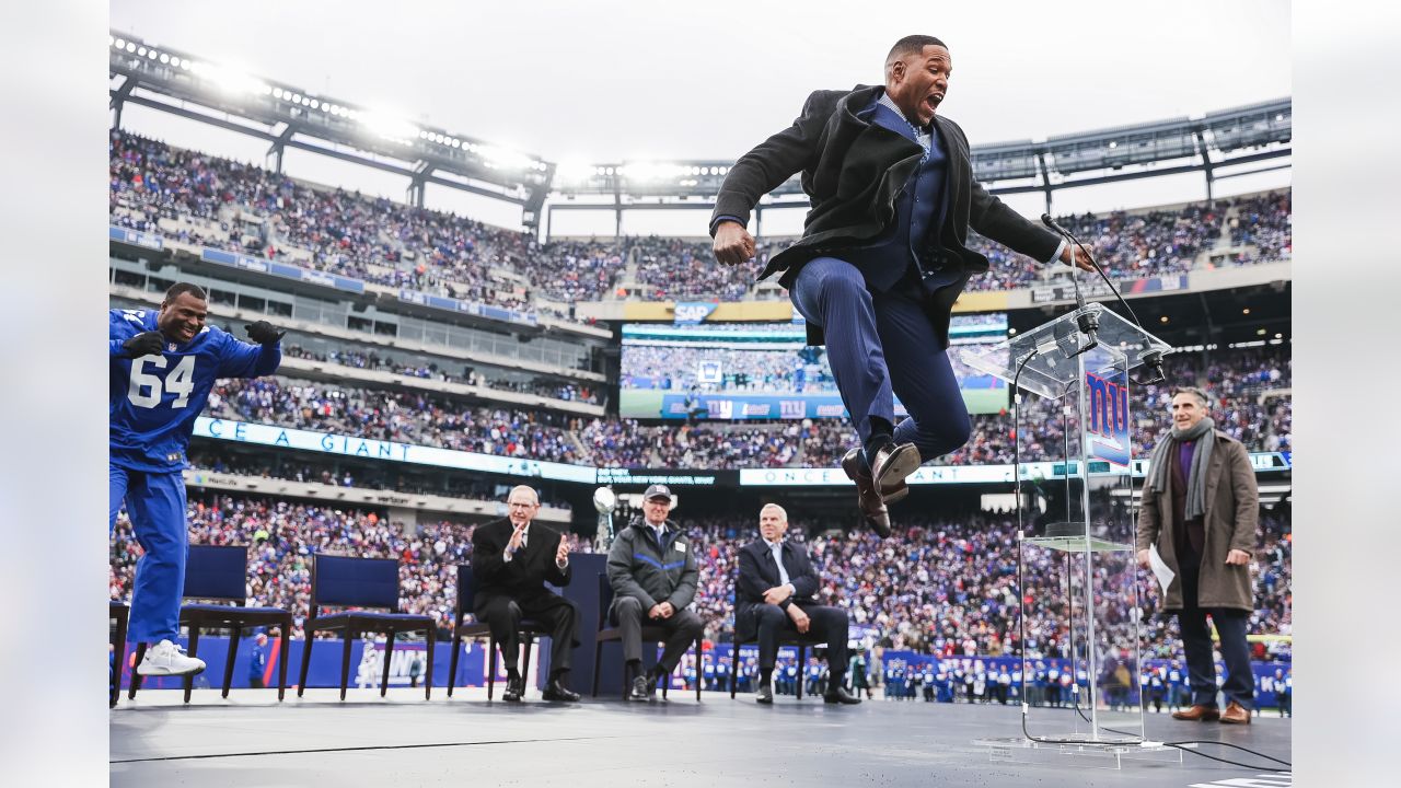 Giants to retire Michael Strahan's No. 92 at Eagles game 