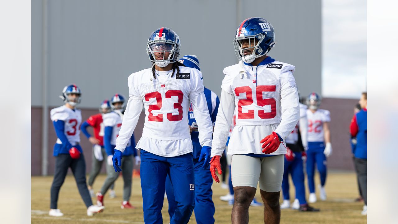 New York Giants cornerback Zyon Gilbert (38) defends against the Washington  Commanders during an NFL football game Sunday, Dec. 4, 2022, in East  Rutherford, N.J. (AP Photo/Adam Hunger Stock Photo - Alamy