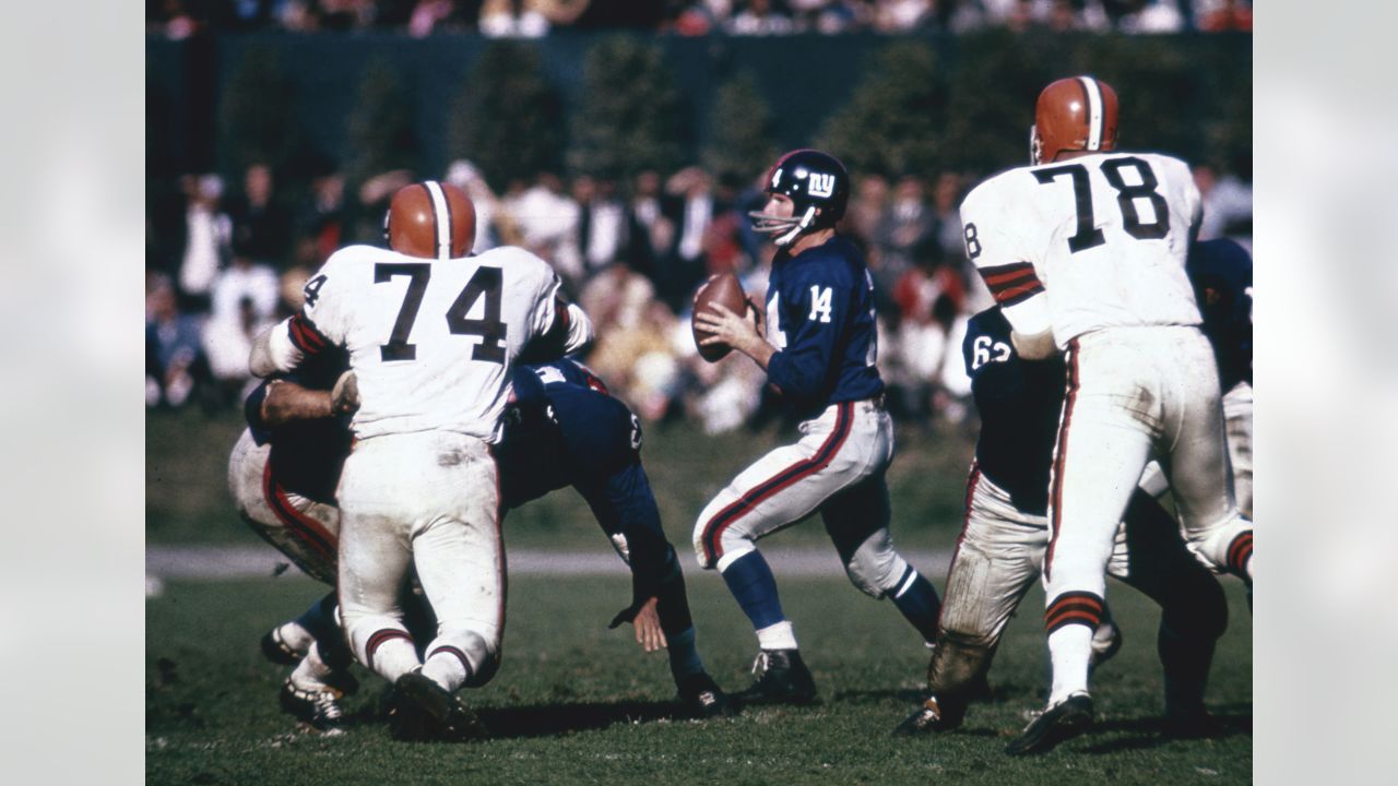 Tom's Old Days on X: “Old Days”Jim Brown follows Gene Hickerson in a 1963  Browns-Giants game at Yankee Stadium.#NFL #NYG #Browns ⁠ ⁠ #Cleveland #NYC  #1960s  / X