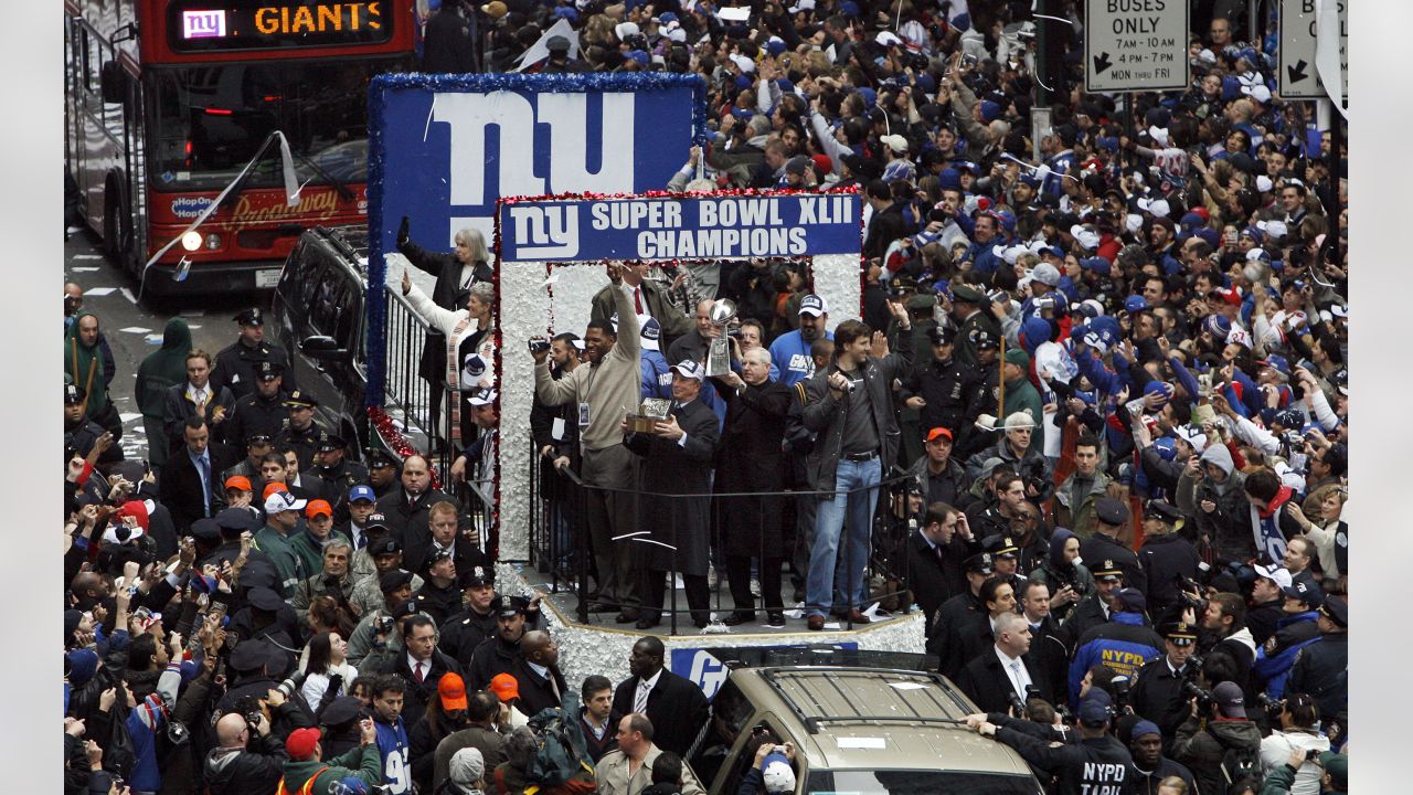 New York Giants Michael Strahan holds up the Vince Lombardi Trophy during  the Giants Super Bowl victory parade in New York City on February 5, 2008.  (UPI Photo/John Angelillo Stock Photo - Alamy