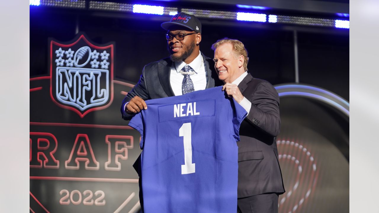 2022 NFL mock draft: New York Giants select Evan Neal - Pride Of Detroit