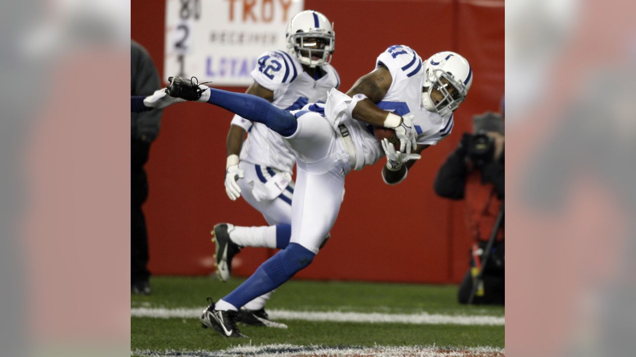 Indianapolis Colts defensive back Antoine Bethea during the NFL team's  football training camp in Terre Haute, Ind., Tuesday, Aug. 11, 2009. (AP  Photo/Michael Conroy Stock Photo - Alamy