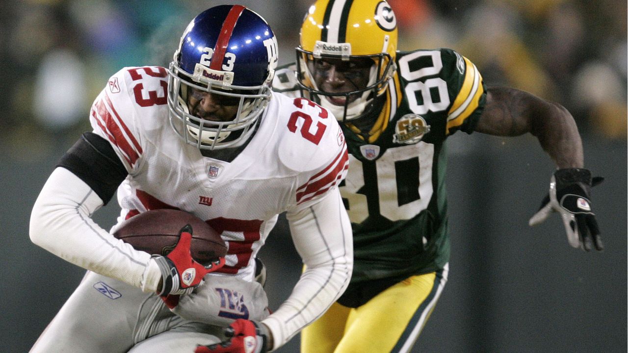 New York Giants Corey Webster makes an interception near the goal