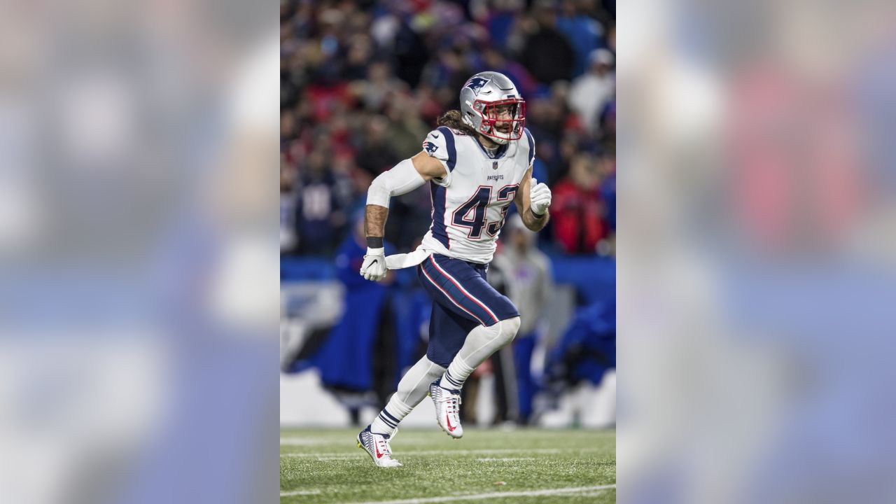 December 21, 2014: New England Patriots defensive back Nate Ebner (43)  catches the ball during warm-ups prior to the NFL game between the New  England Patriots and the New York Jets at