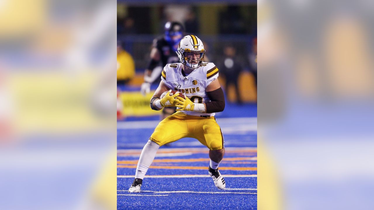 Former Wyoming linebacker Logan Wilson racks up 17 tackles in