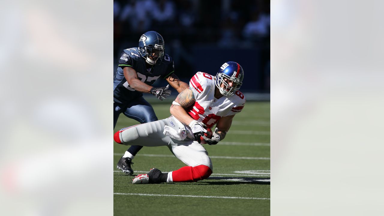 07 October 2007: New York Giants Rich Seubert #69 tackles New York