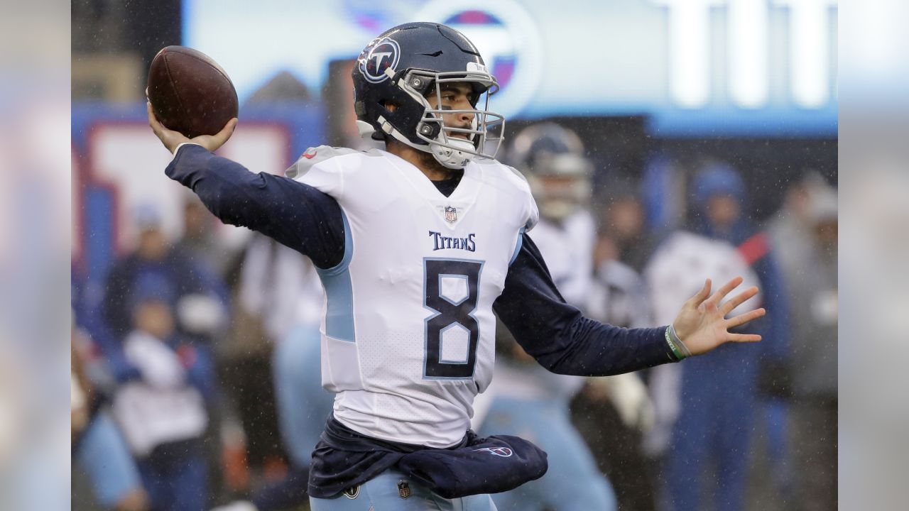 East Rutherford, New Jersey, USA. 13th Dec, 2015. Tennessee Titans  quarterback Marcus Mariota (8) in action prior to the NFL game between the  Tennessee Titans and the New York Jets at MetLife