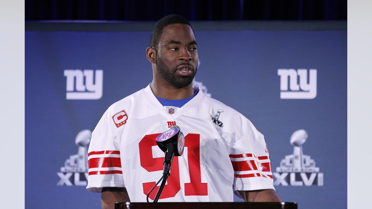 Justin Tuck, Giants and Ex-Notre Dame Star, Won't Jinx Irish - The New York  Times