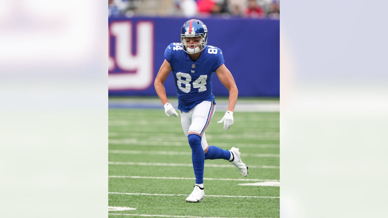 FOXBOROUGH, MA - AUGUST 25: New York Giants running back Elijhaa Penny (39)  makes a grab during