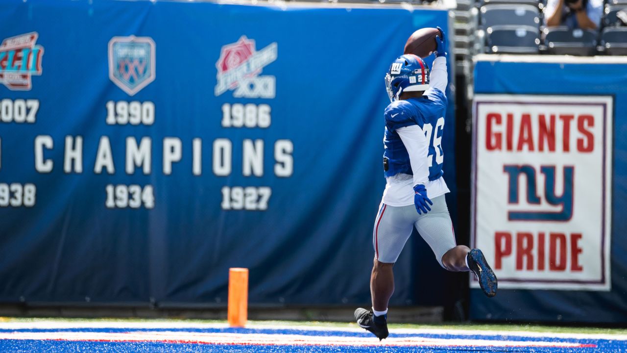 Former UCLA CB Darnay Holmes standing out early in Giants training