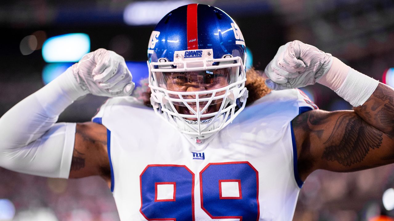 New York Giants defensive end Leonard Williams (99) reacts during