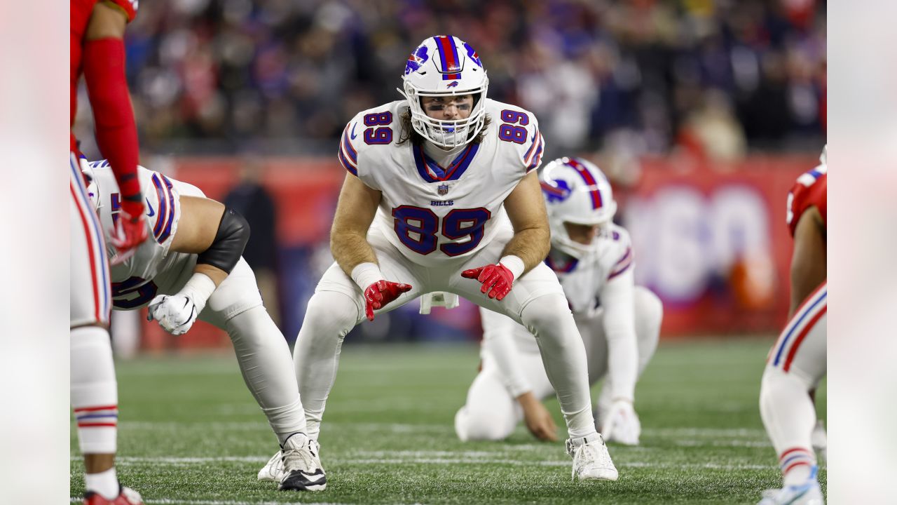 Buffalo Bills tight end Tommy Sweeney (89) at the line of scrimmage during  the first half an NFL football game against the New England Patriots,  Thursday, Dec. 1, 2022, in Foxborough, Mass. (