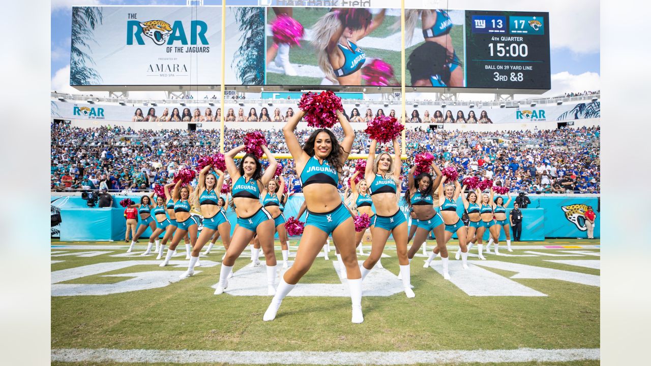 The ROAR of the Jaguars Photos from Week 14 – Ultimate Cheerleaders