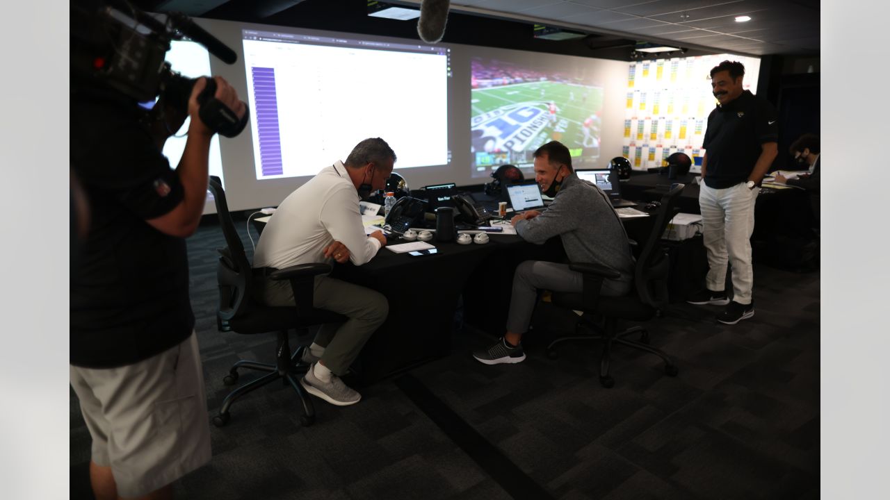 Behind the Scenes Photos: Pelicans Draft Room 2020 Photo Gallery