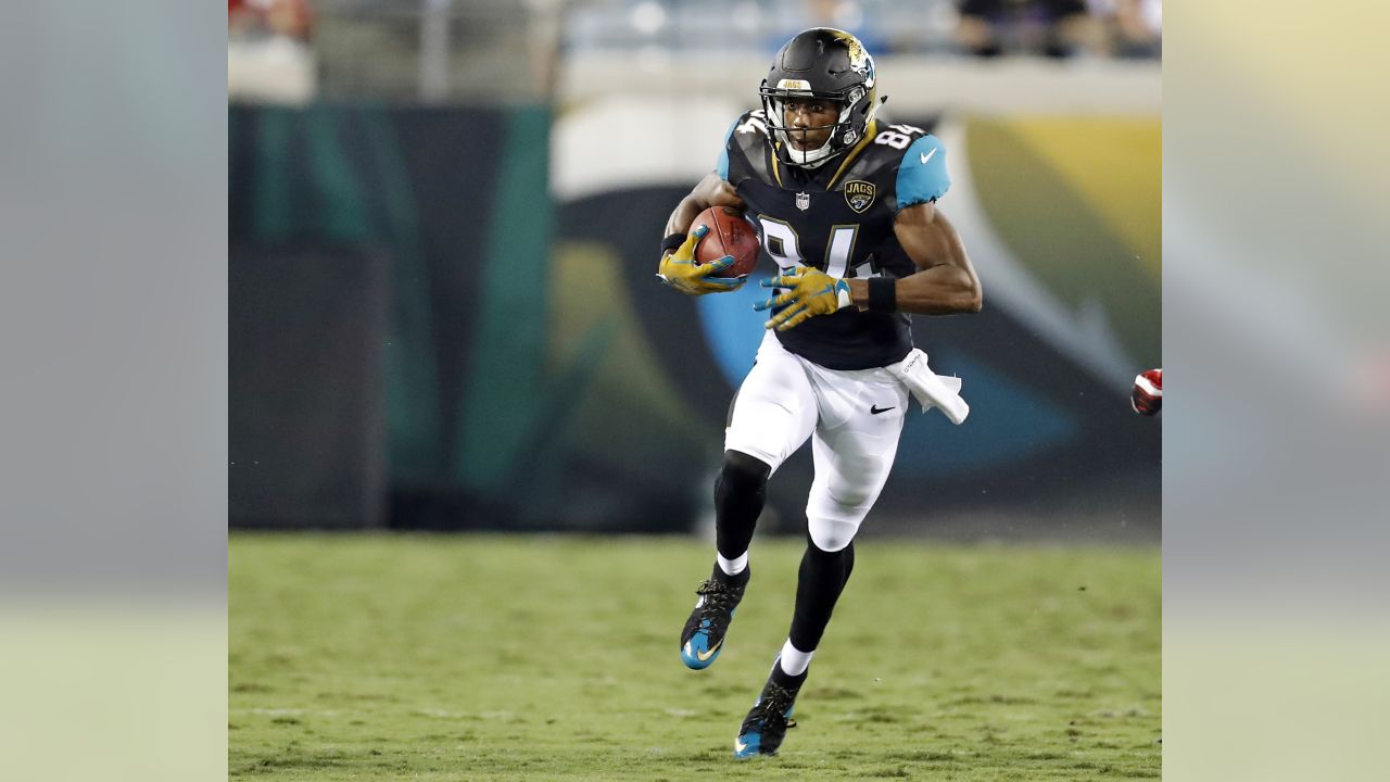 Jacksonville Jaguars wide receiver Zay Jones (7) runs onto the field for an  NFL football game against the Kansas City Chiefs, Sunday, Sept. 17, 2023,  in Jacksonville, Fla. (AP Photo/Gary McCullough Stock