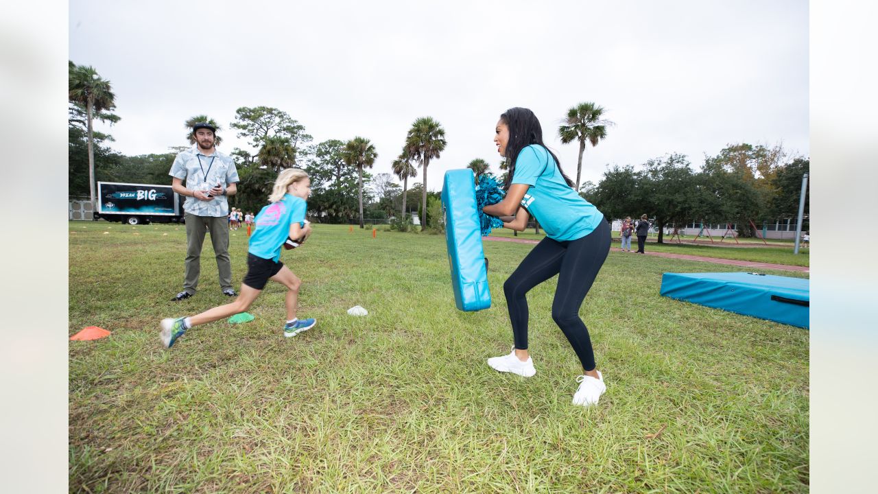 Jaguars host hispanic youth at NFL Play 60 Football Camp