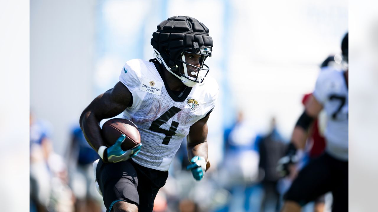 Jacksonville Jaguars linebacker Devin Lloyd (33) defends against the Dallas  Cowboys during an NFL Football game in Arlington, Texas, Saturday, August  12, 2023. (AP Photo/Michael Ainsworth Stock Photo - Alamy