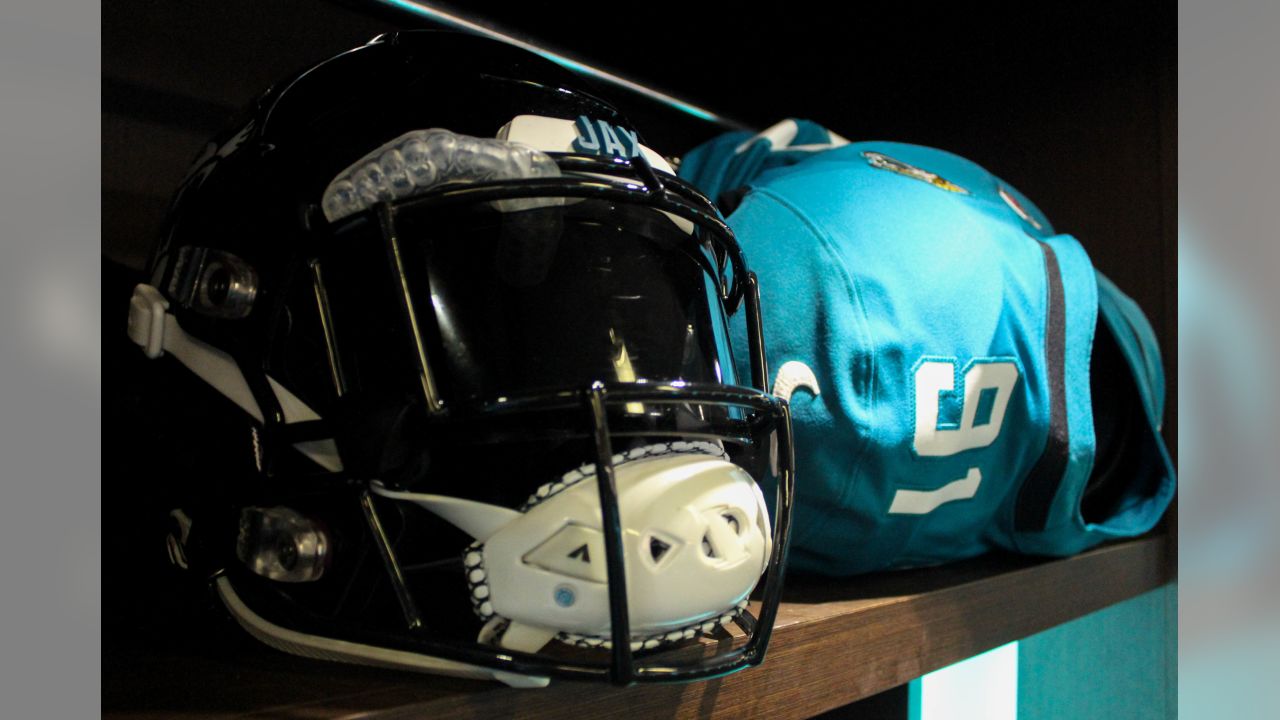 New Orleans, USA. 27th Dec, 2015. Jacksonville Jaguars helmet during the  game between the New Orleans Saints and the Jacksonville Jaguars at the  Mercedes-Benz Superdome in New Orleans, LA. Credit: Stephen Lew/Cal