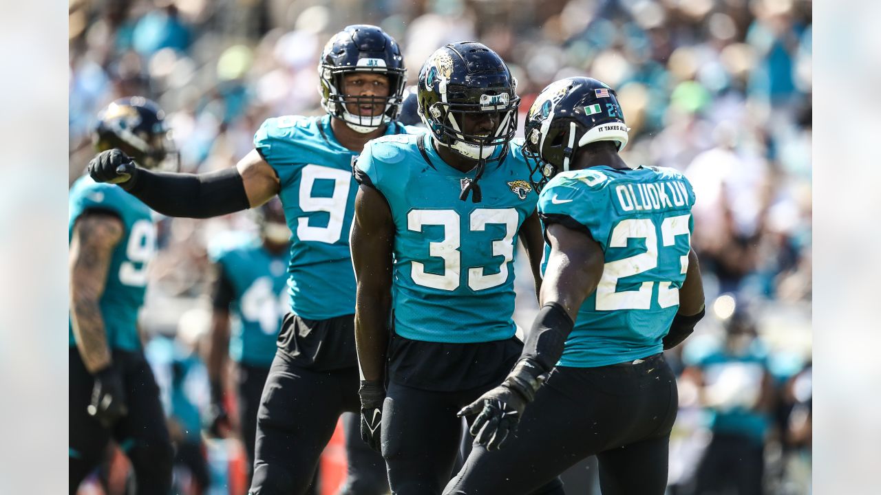 Jacksonville Jaguars vs. Houston Texans. Fans support on NFL Game.  Silhouette of supporters, big screen with two rivals in background Stock  Photo - Alamy