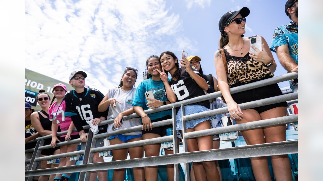 \ud83d\udce3 Fans Bring the Energy at Jaguars 2023 Stadium Practice