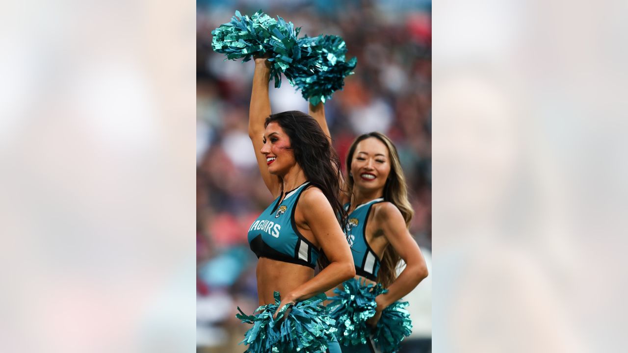 PHOTOS: Dolphins Cheer  Falcons vs. Dolphins - Week 7