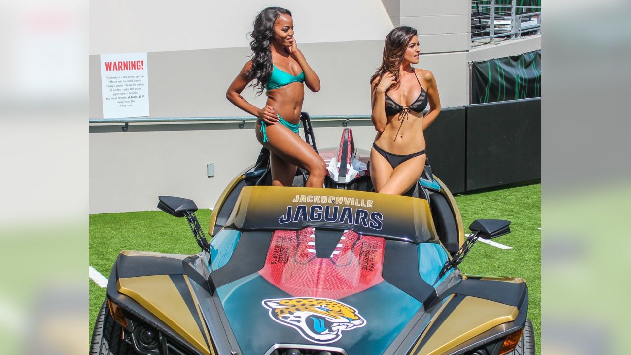 Jacksonville Jaguars Cheerleaders på X: The 2017 ROAR Swimsuit Calendars  make the perfect holiday gift or stocking stuffer. BUY yours today ➡️    / X