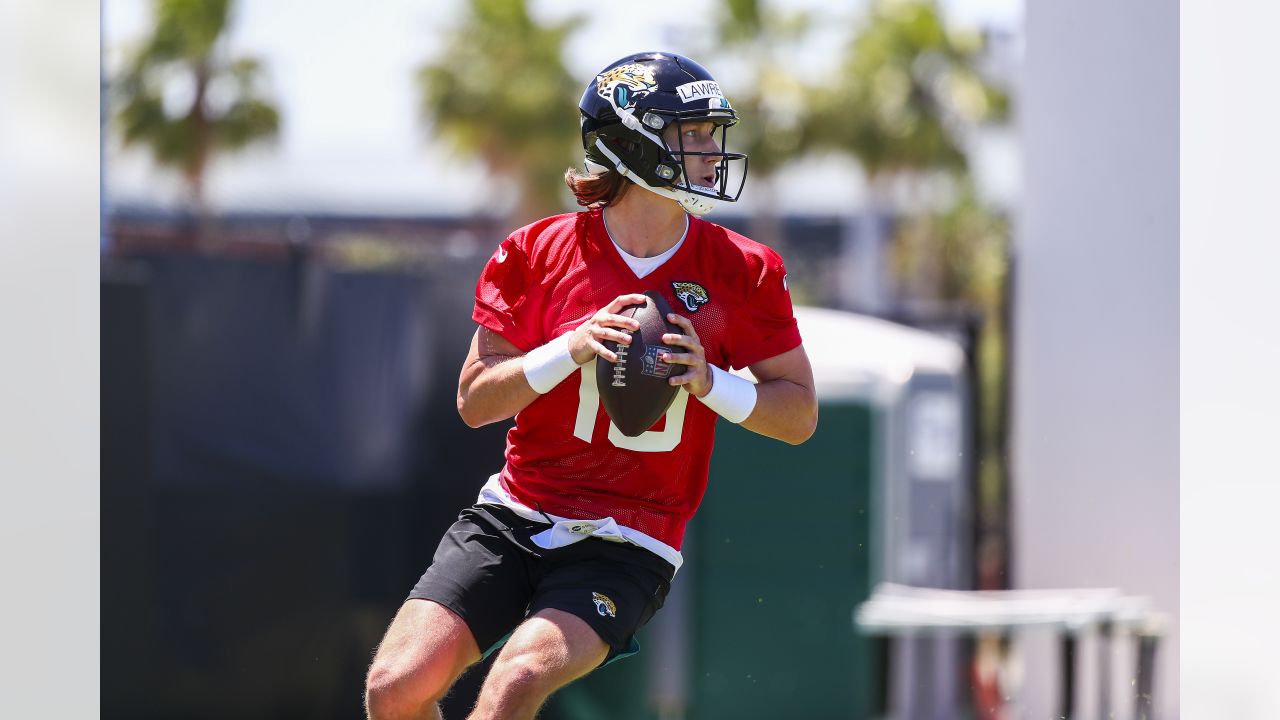 January 7, 2023: Jacksonville Jaguars quarterback Trevor Lawrence (16)  during a game Jacksonville Jaguars quarterback Trevor Lawrence (16) in  Jacksonville, FL. Romeo T Guzman/CSM/Sipa USA.(Credit Image: © Romeo  Guzman/Cal Sport Media/Sipa USA