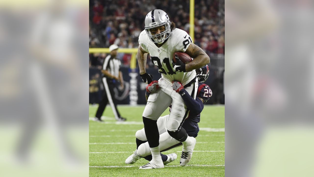 Raiders tight end Mychal Rivera embraces new role