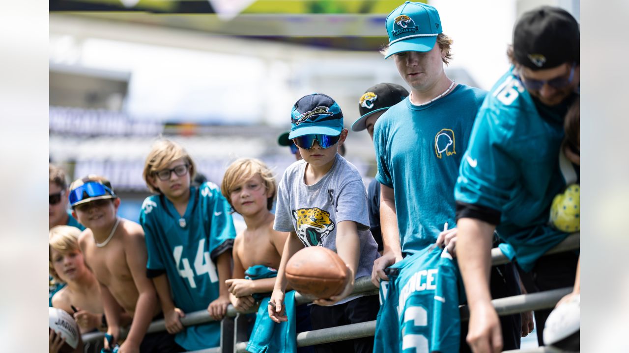 \ud83d\udce3 Fans Bring the Energy at Jaguars 2023 Stadium Practice