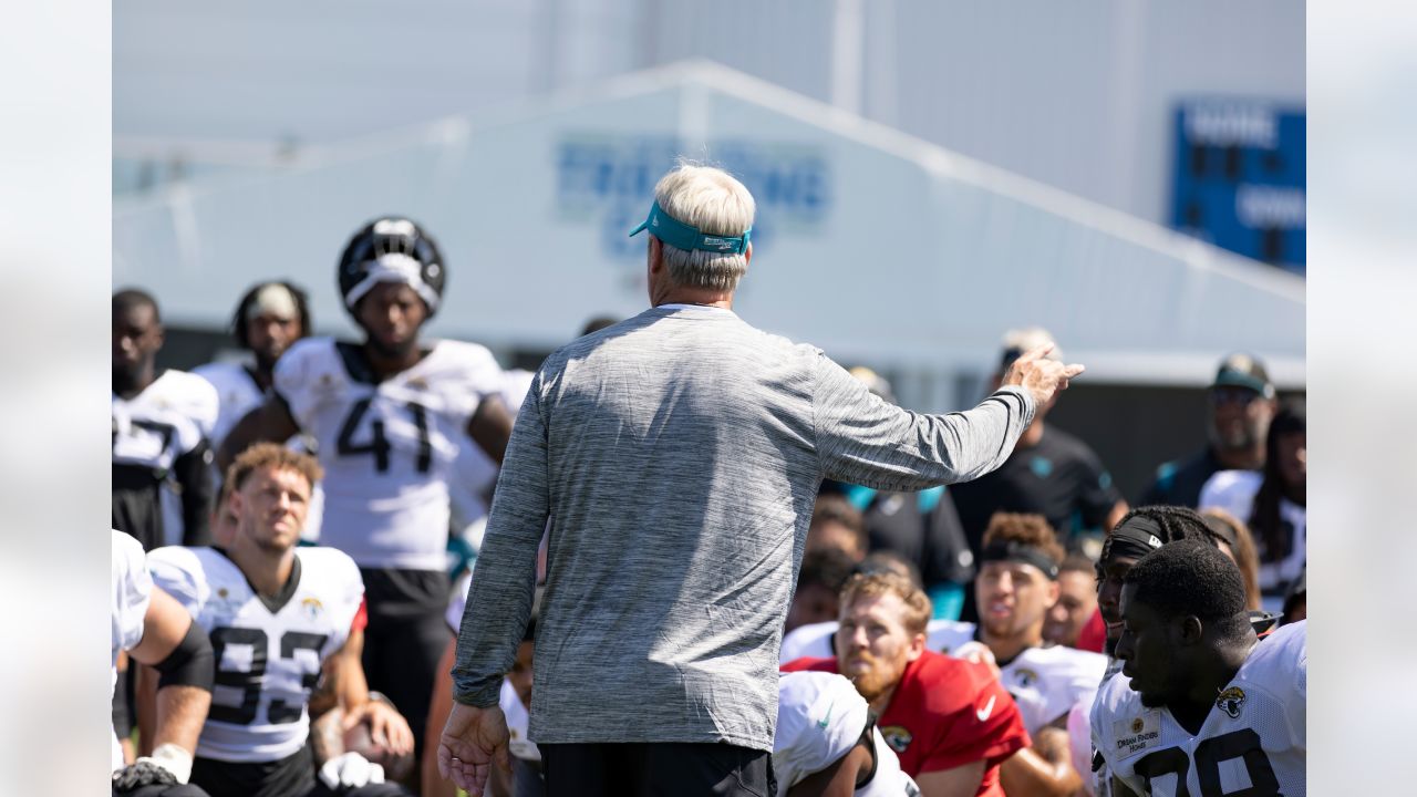 Jacksonville Jaguars inside linebacker Devin Lloyd (33) performs a drills  during an NFL football practice, Saturday, July 30, 2022, in Jacksonville,  Fla. (AP Photo/John Raoux Stock Photo - Alamy